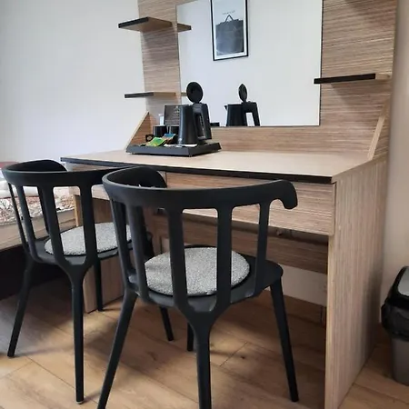 Hotelik Corner *